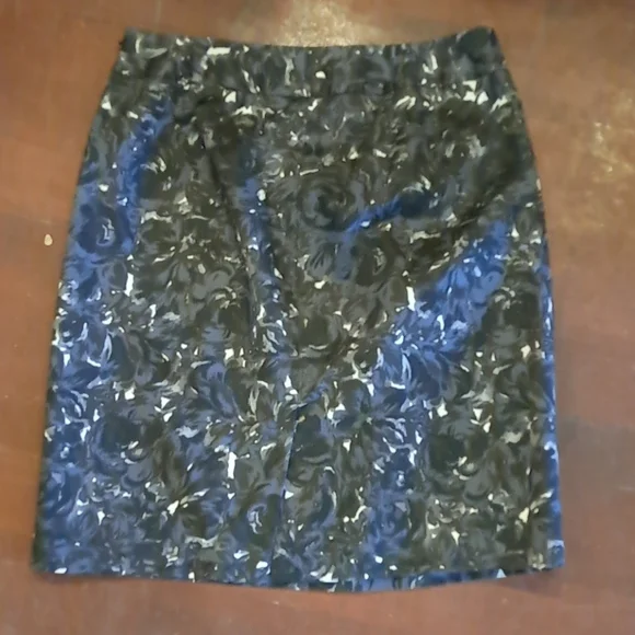 🌻3/$15🌻 LOFT skirt - Picture 7 of 10